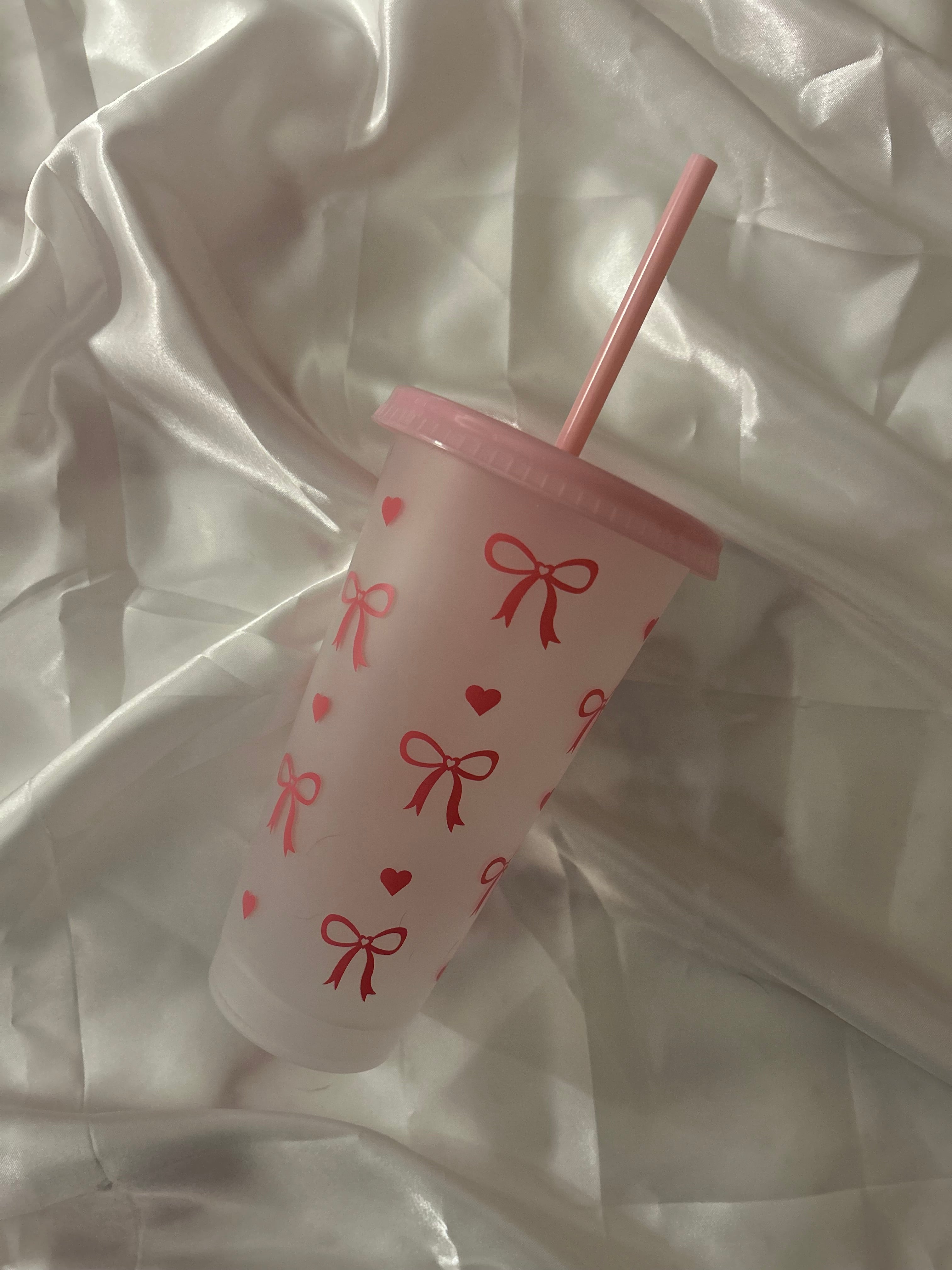 Bow straw cup