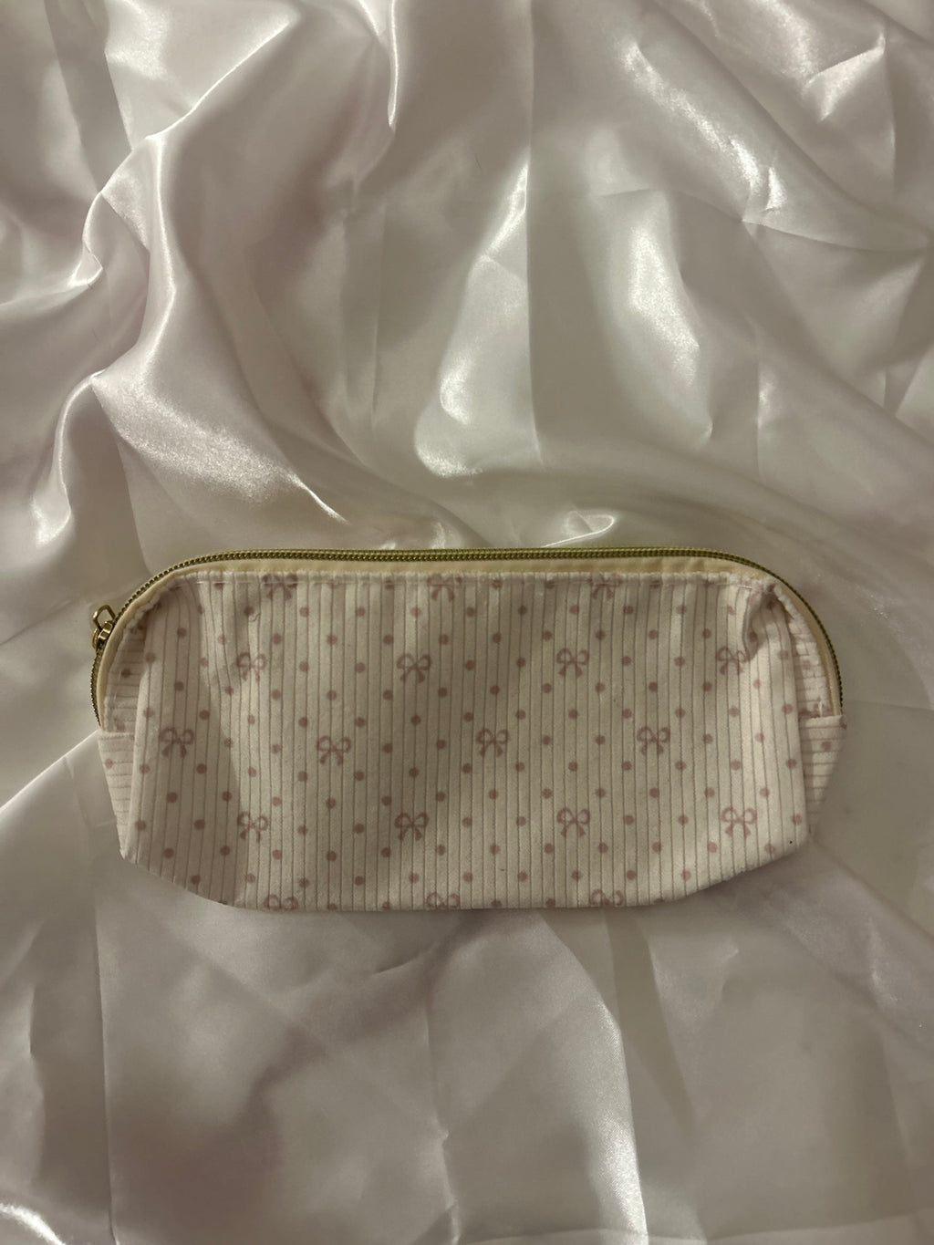 Dainty bow pencil case