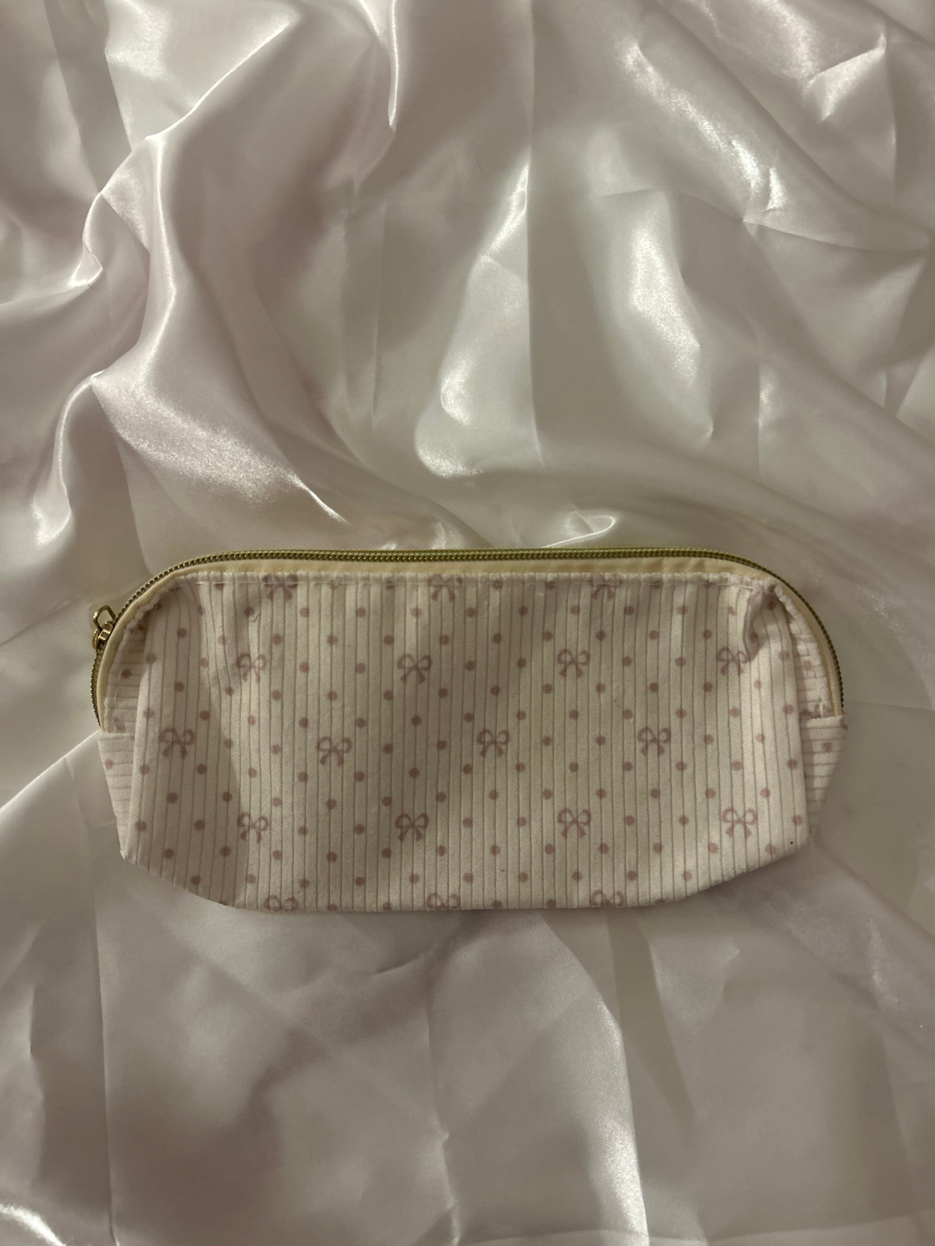 Dainty bow pencil case
