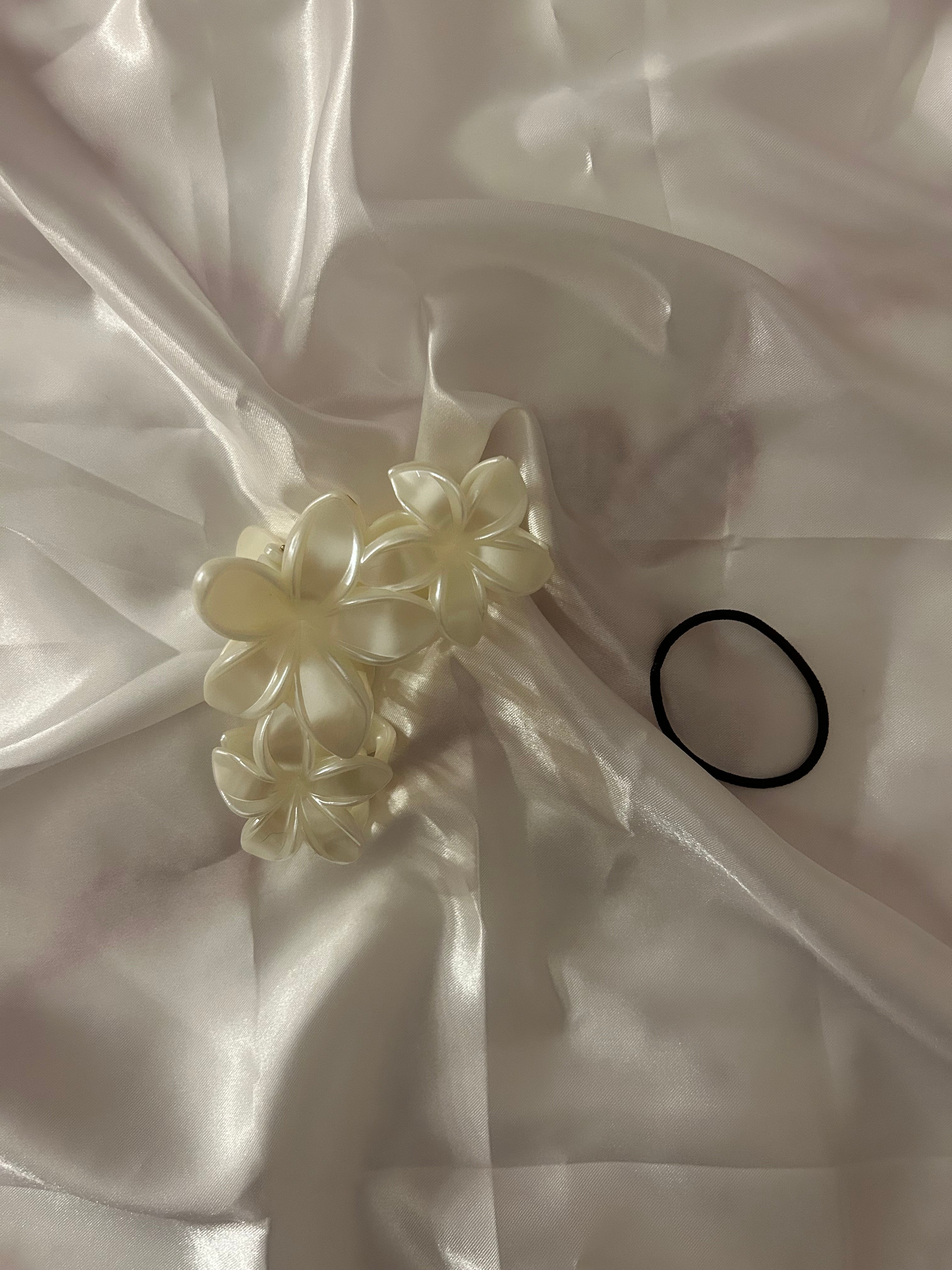 Vivien Claw clip.