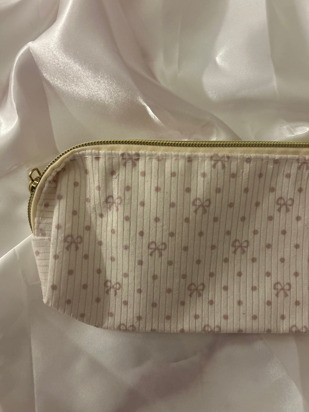 Dainty bow pencil case