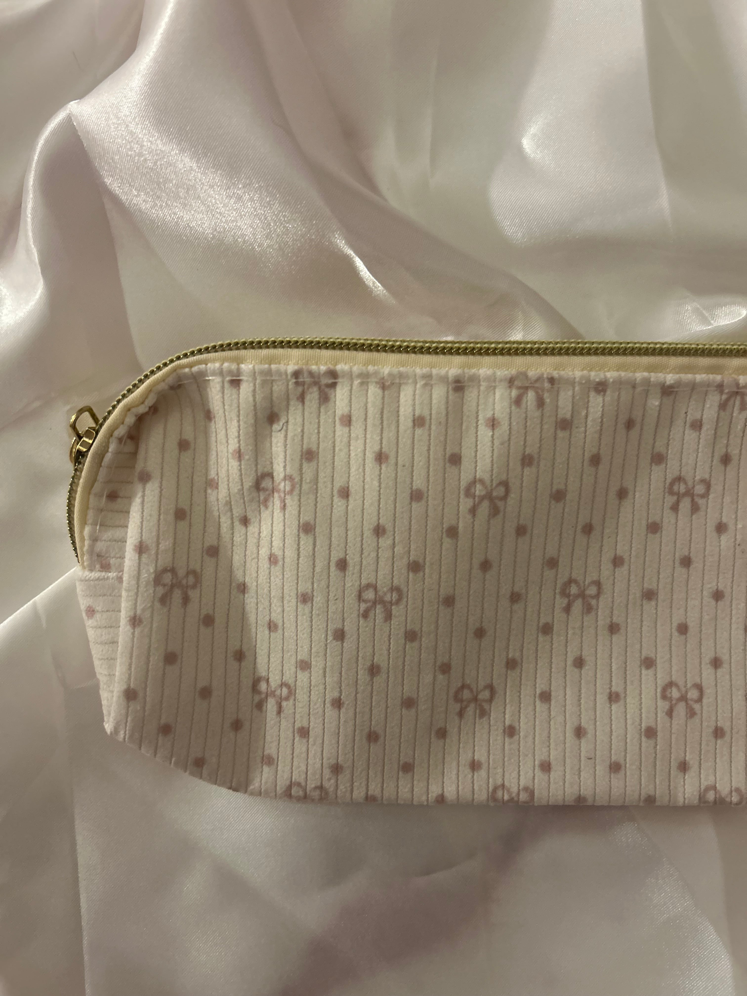 Dainty bow pencil case