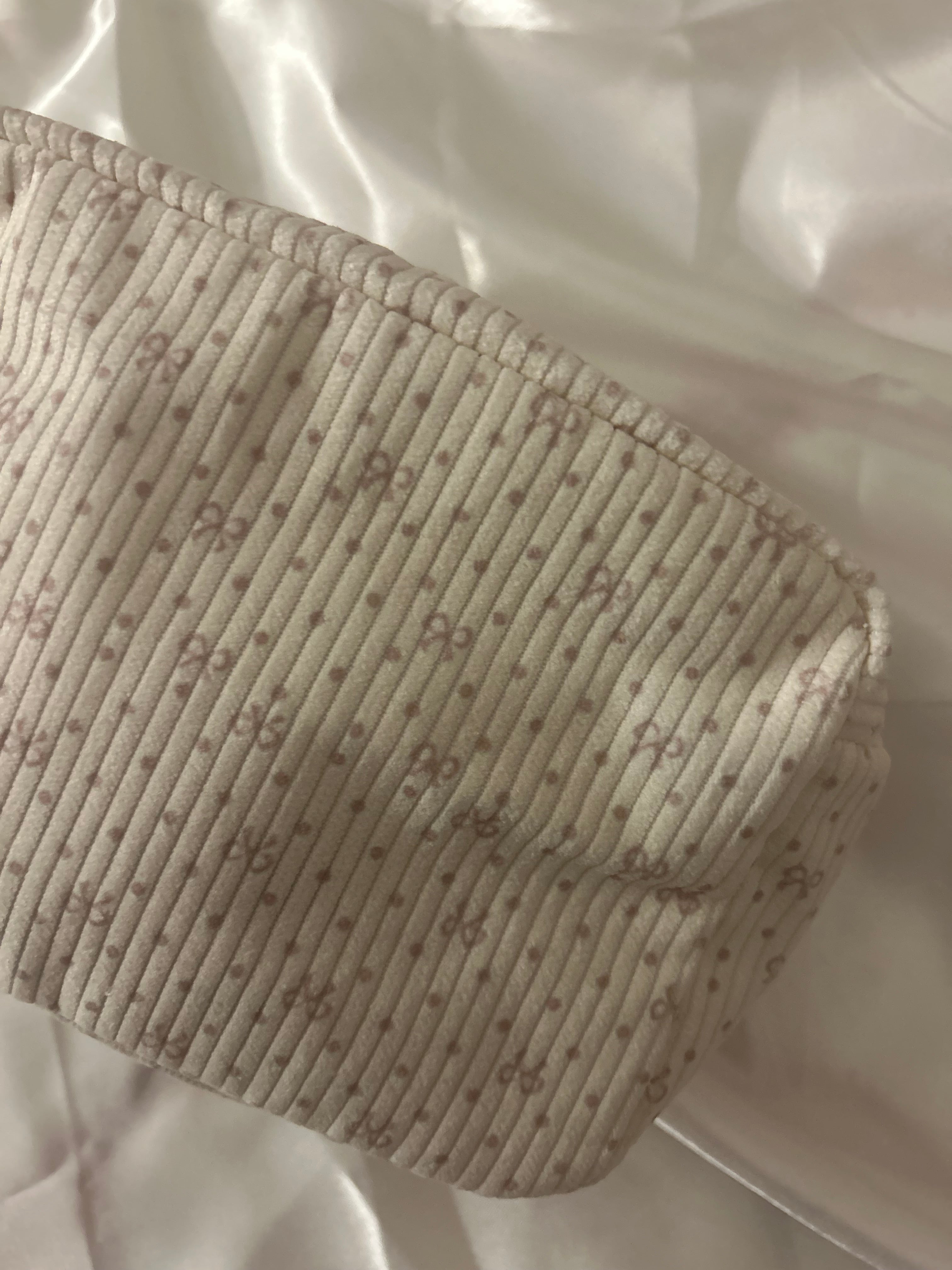 Dainty bow wash case